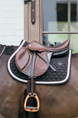 Springunterlage mit geflochtener Kordel